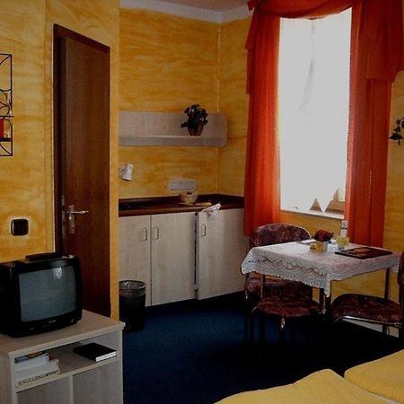 Hotel Zur Post Дрезден Екстериор снимка